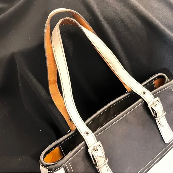 Coach - Picture 4 of 14